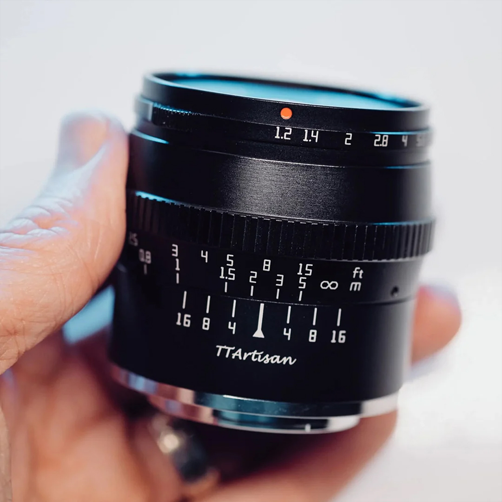 티티아티산 50mm F1.2 캐논 RF마운트 APS-C 렌즈 블랙 - 상세 이미지 5