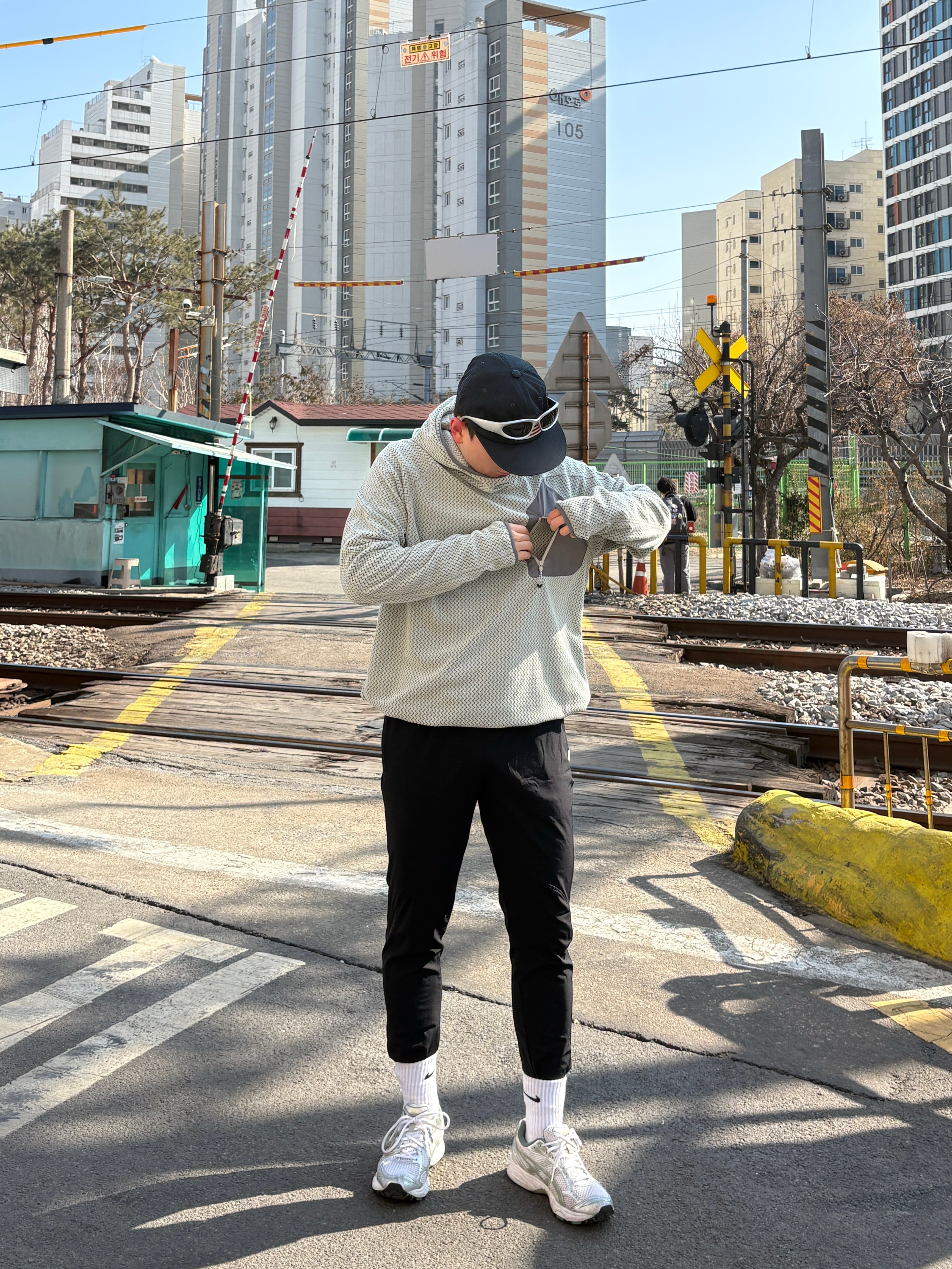 dnL 와플 포켓 러닝후드 바라클라바 핑거홀 긴팔 티셔츠 남자 여자 풋살 상의 남여공용 - 상세 이미지 5