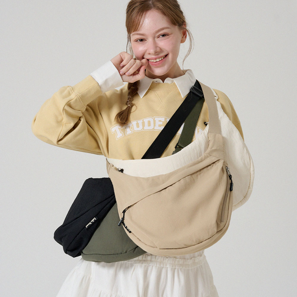 여성 여행 라라 크로스백 해외 유럽 일본 크루아상백 반달 가방 이미지 2
