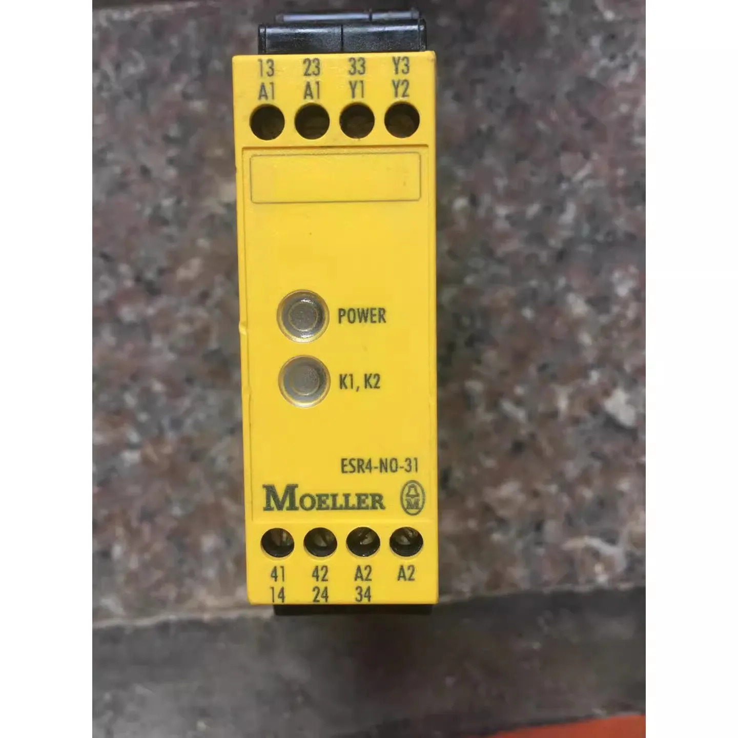 ESR4-NO-21 ESR4-NO-30 ESR4-NO-31 ESR4-NZ-21 MOELLER 안전 릴레이 원본 리퍼