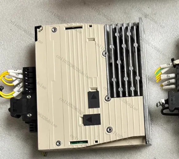 1개 서보 드라이버 SGDV-1R6A11A 리퍼 완료