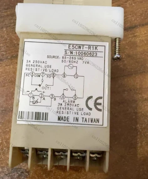 온도 조절기 E5CWT-R1K는 250VAC를 지원