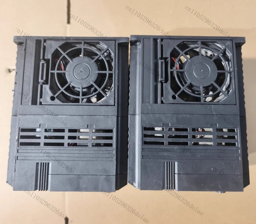 1개 1.5kw 전력 380-480V 전압 주파수 변환기 FVR1.5AS1Z-4C 3상 리퍼 완료