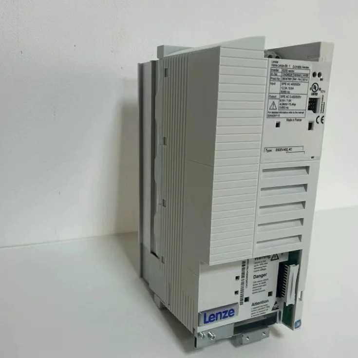 Lenze E82EV402K4C 주파수 변환기 원본