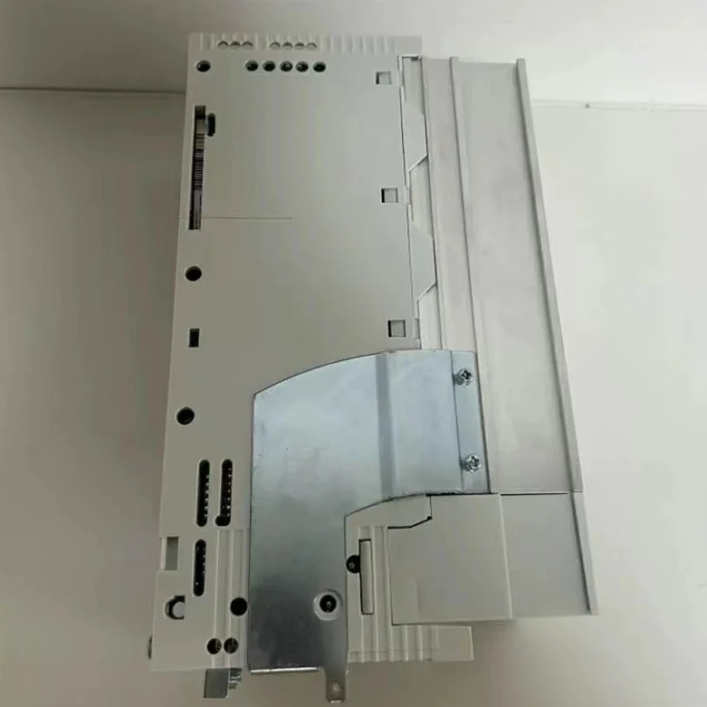 Lenze E82EV402K4C 주파수 변환기 원본