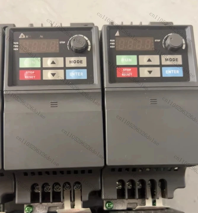 인버터 모델 VFD004EL43A 하게 작동하며 리퍼를 거쳤습니다.