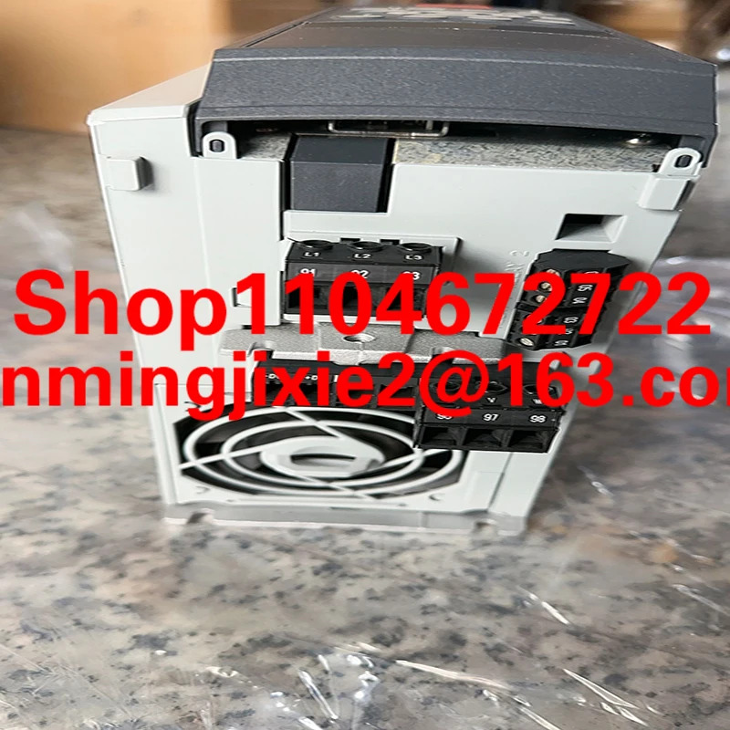 131B0072 FC-302P7K5T5E20H2BGXXXXSXXXXAXBXCXXXXDX 오리지널 주파수 변환기 공급