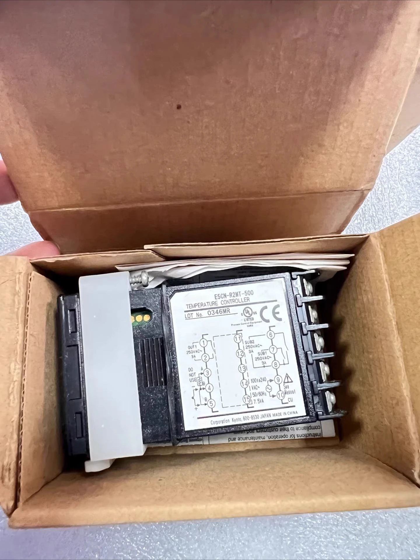오므론 E5CN-R2MT-500 온도 조절기신