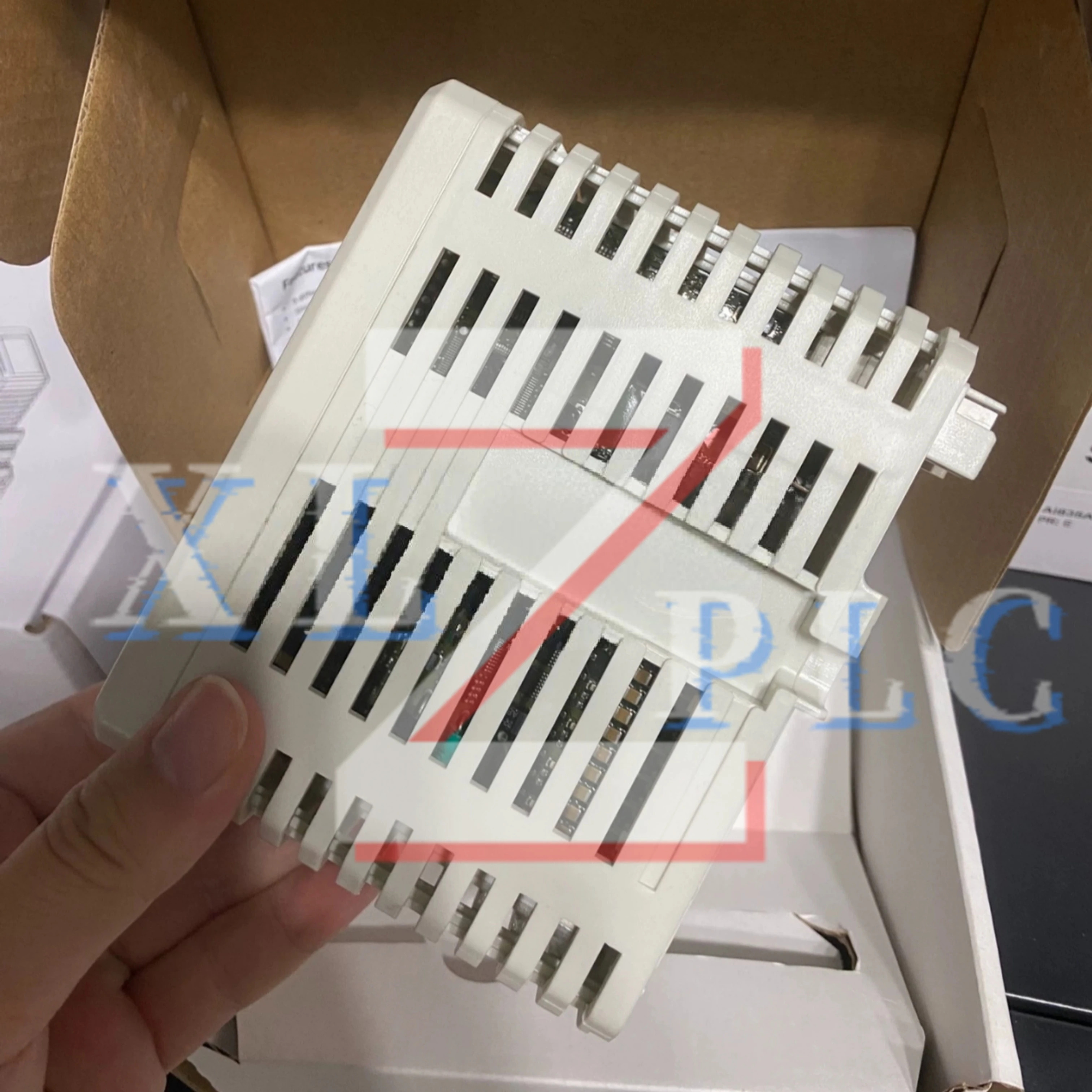 오리지널 PLC 모듈 AI835A 3BSE051306R1 AI843 3BSE028925R1 AI845 3BSE023675R1 AI880A 3BSE039293R1 AI895 3B