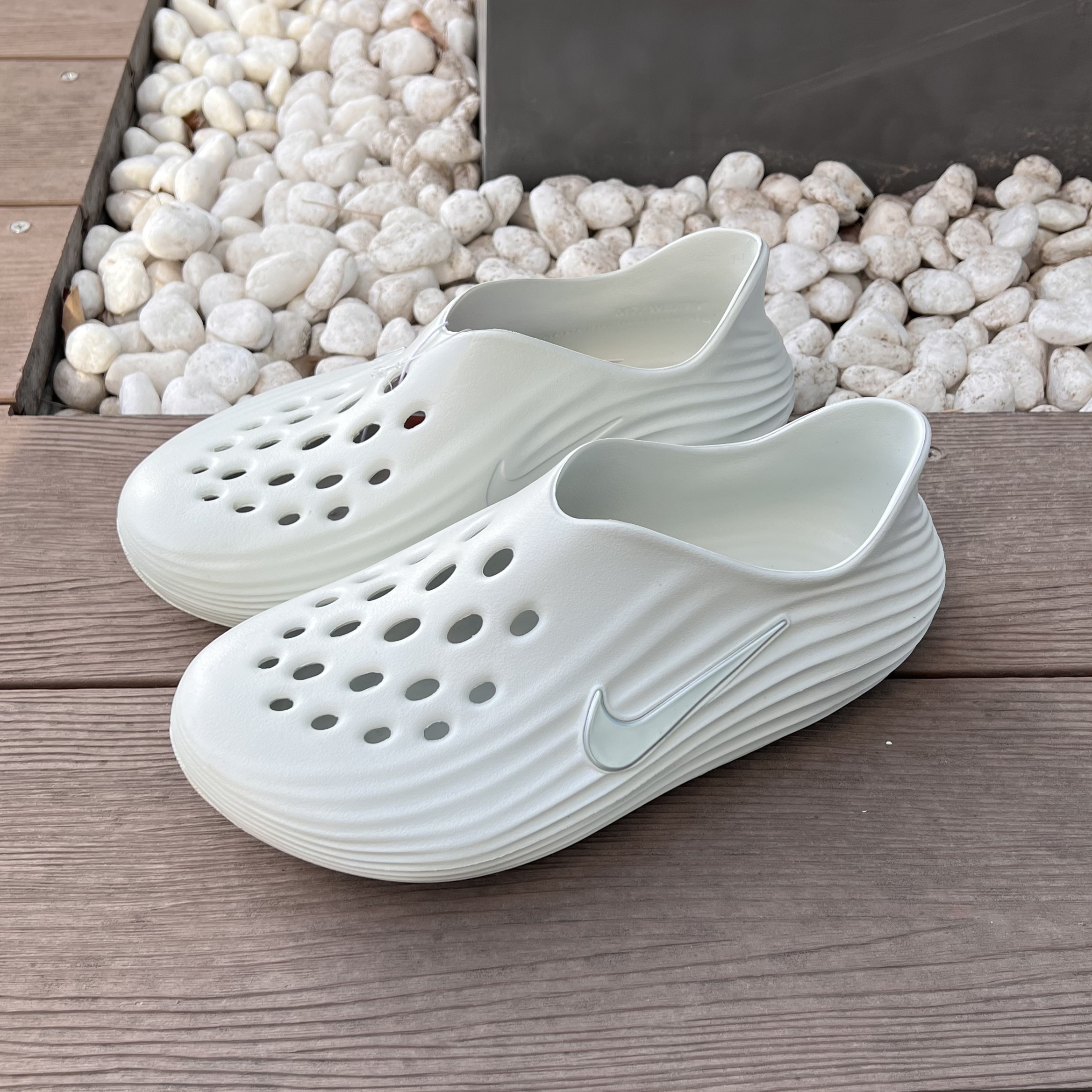 나이키 리주버네이트 리액트X 리커버리 슈즈 운동화 아우라실버, 250