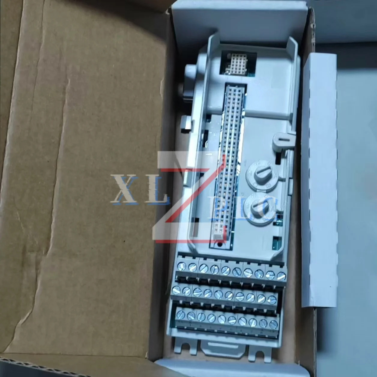 모듈 원본 3BSE008550R1 DI821 3BSE013230R1 3BSE013231R1 TU811V1 3BSE013234R1 TU830V1 3BSE013235R1