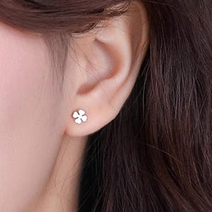 S999 순은 네잎클로버 귀걸이 1+1 미니 실버 스터드 아르제아 솔직 후기 | 실사용자 리뷰 분석 - 상품 이미지 2