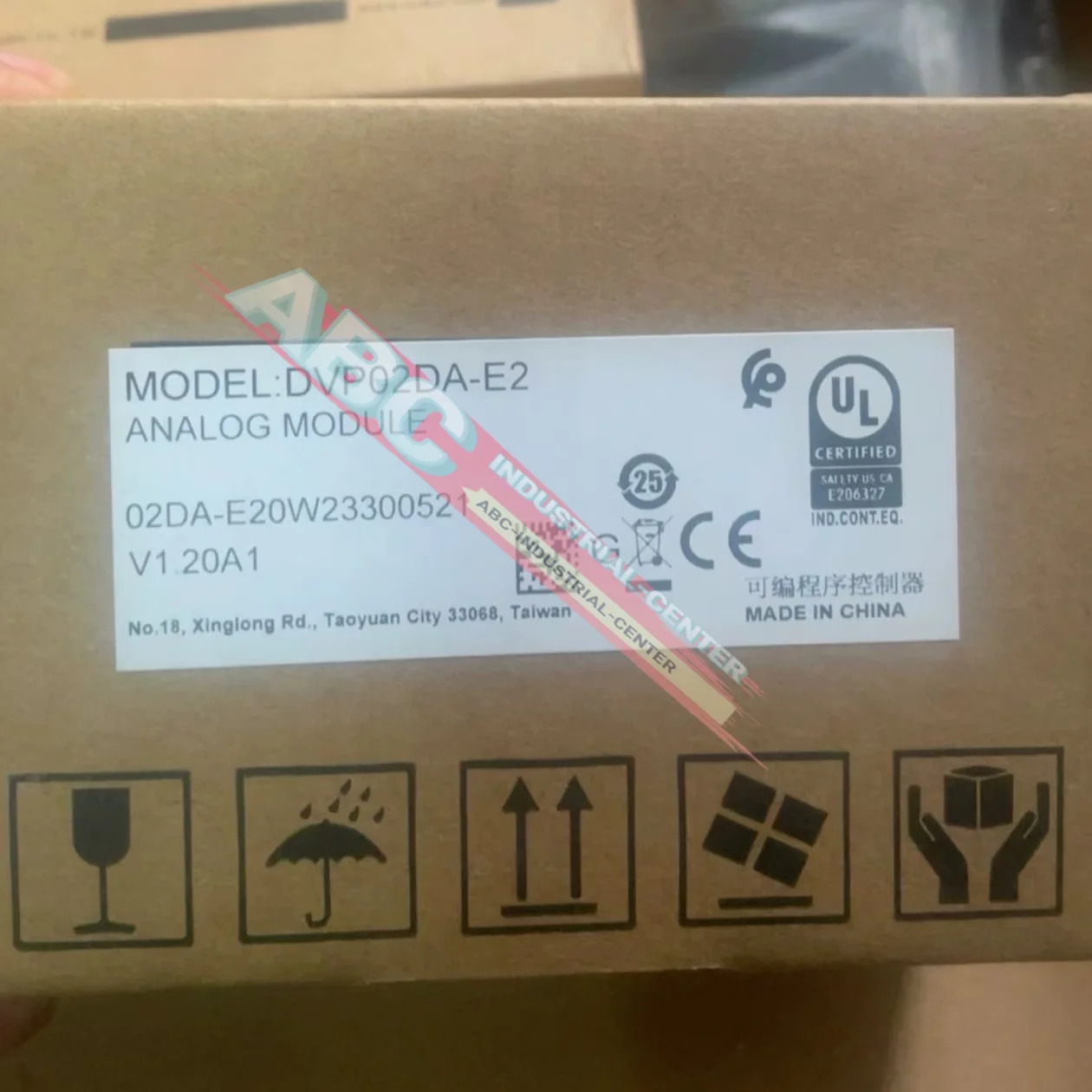 오리지널 DVP02DA-E2 DVP04AD-E2 PLC 모듈