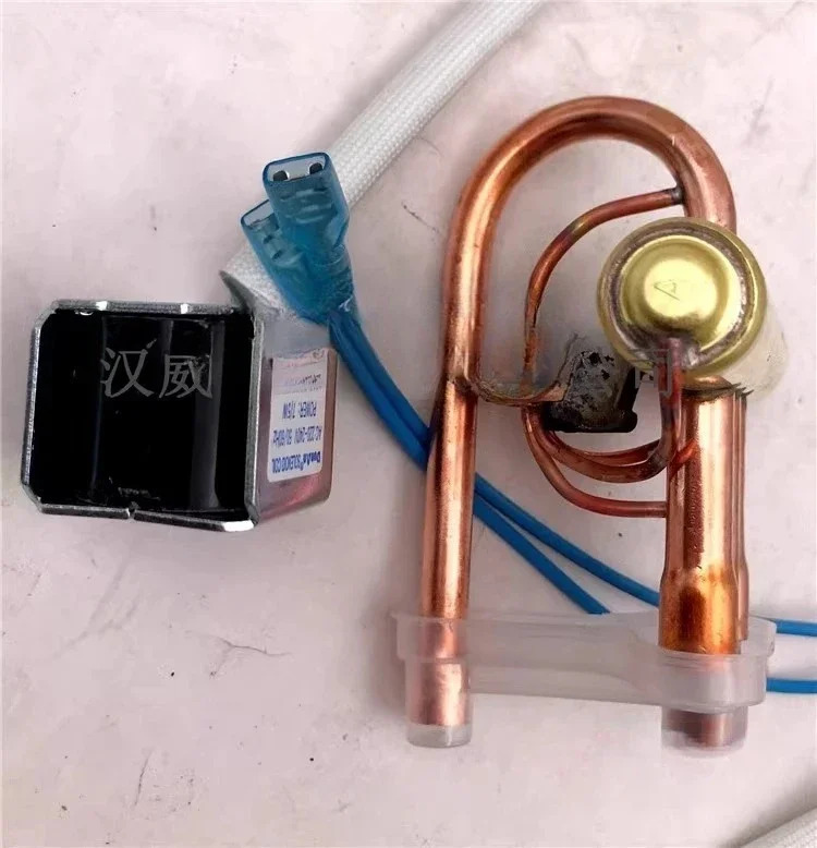 전자기 4방향 반전 밸브 DSF-4-R410A 코일 220V 1.5p가