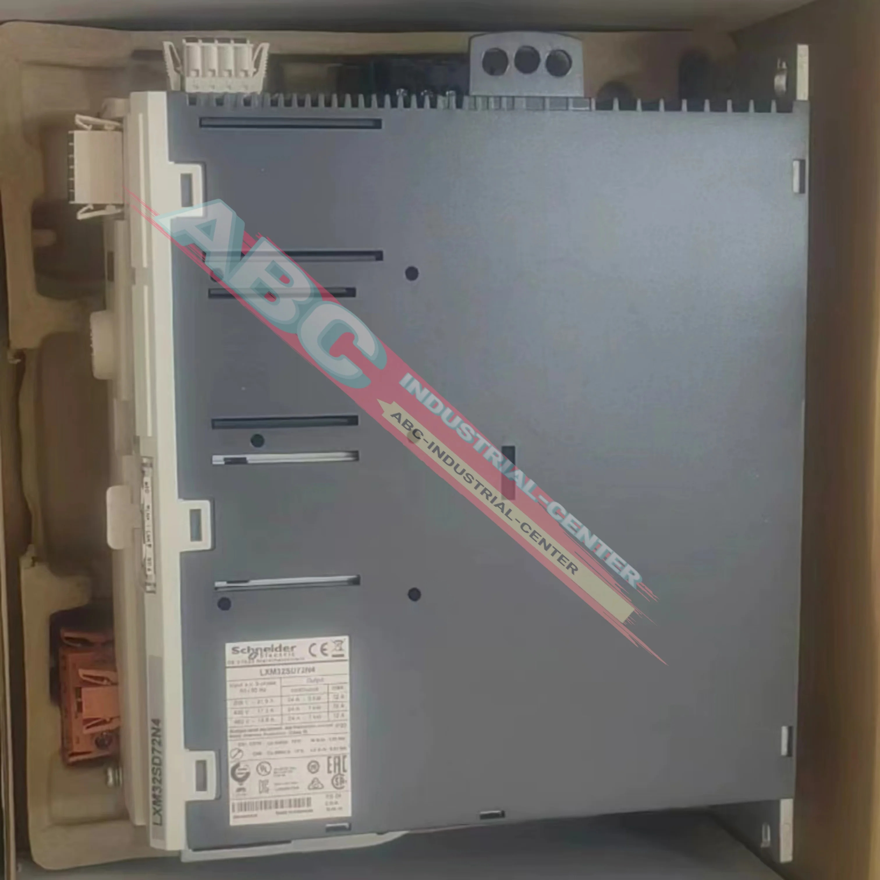 LXM32SD72N4들어 새 서보 드라이브