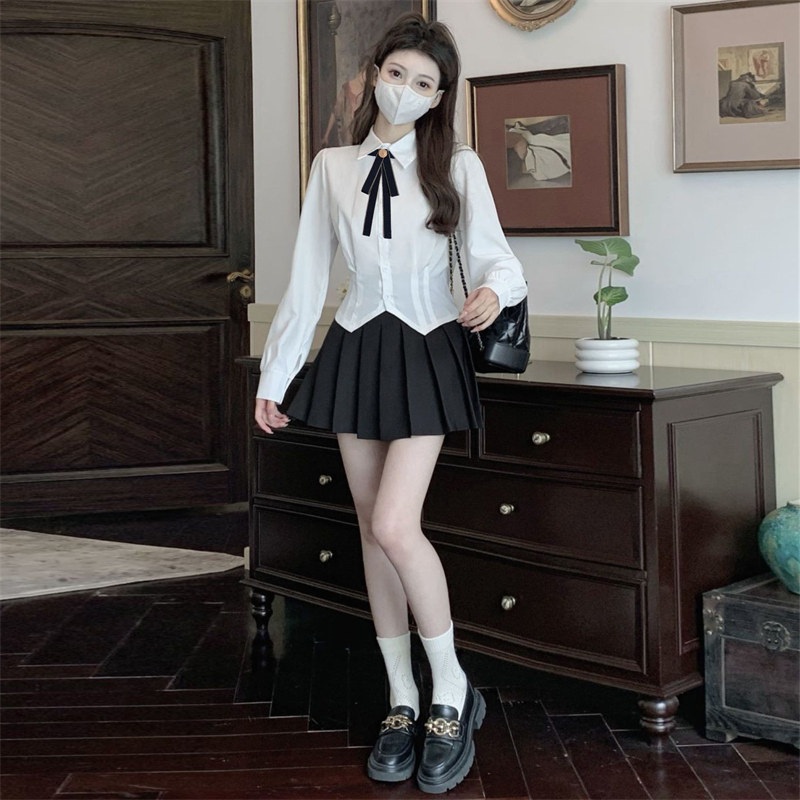 청순 교복룩 핀턱블라우스 긴팔 크롭 화이트 카라넥 슬림핏 단정한 면소재 리본타이 세트 - 상세 이미지 4