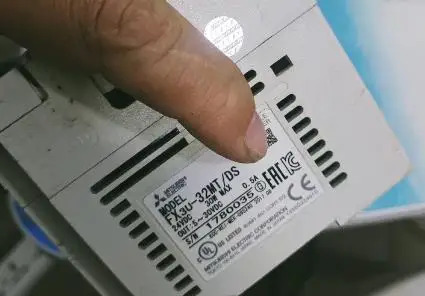 FX3U-32MT/DS 간접 분해입력이 DC 24 볼트 전원공급장치연결
