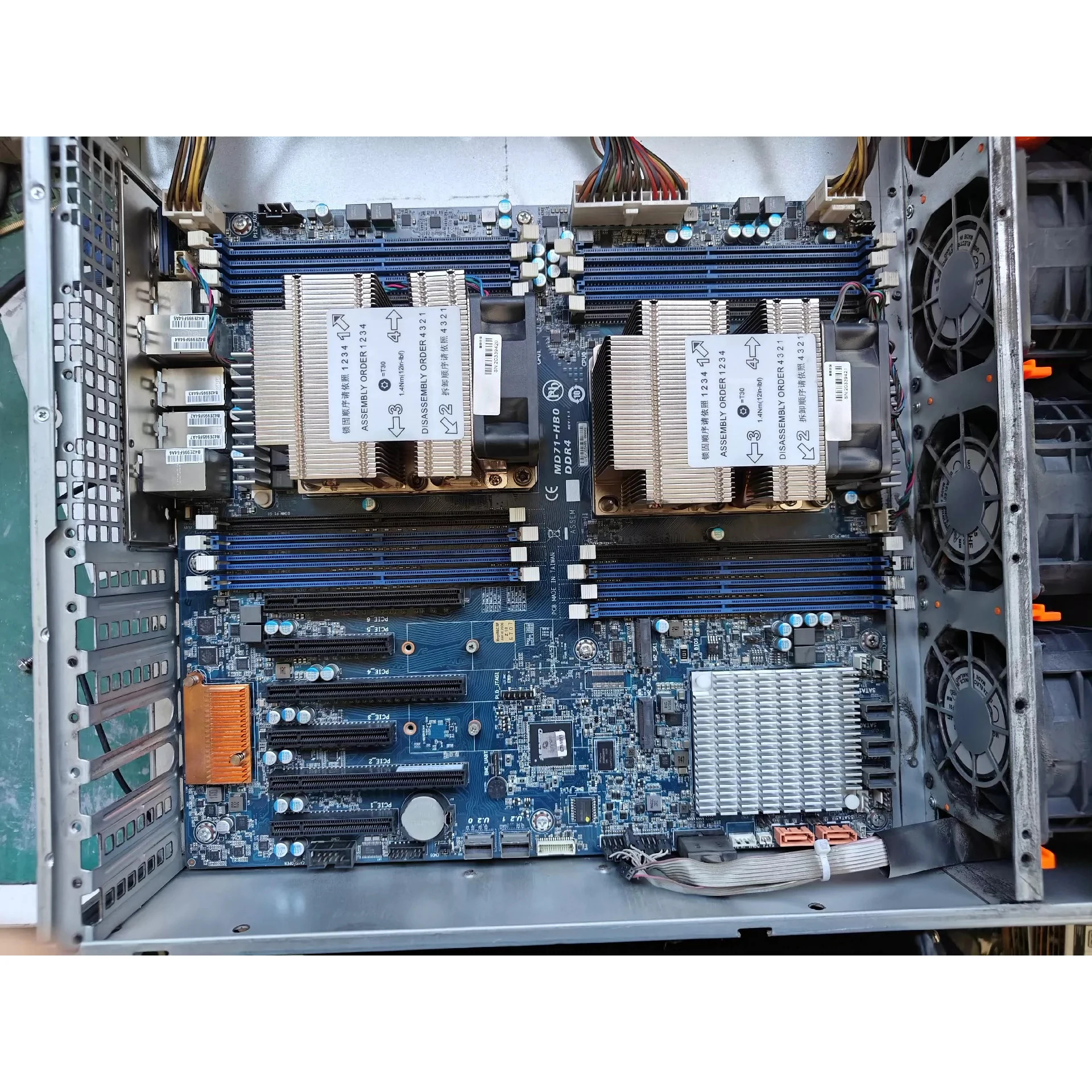 MD71-HB0 듀얼 대/대 Xeon 스케일러블 프로세서 X557-AT2를 통10Gb/s LAN 포트 SlimSAS 마더보드
