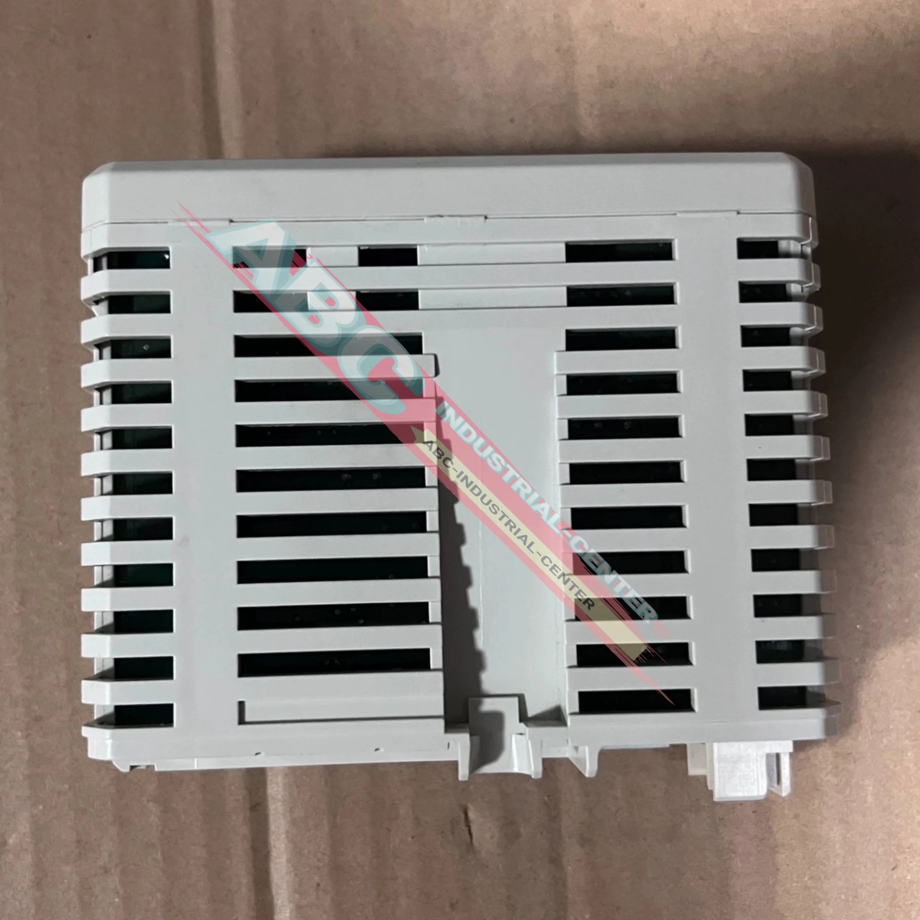 AI895 3BSC690086R1 PLC 모듈 AO523 1SAP250200R0001 포장