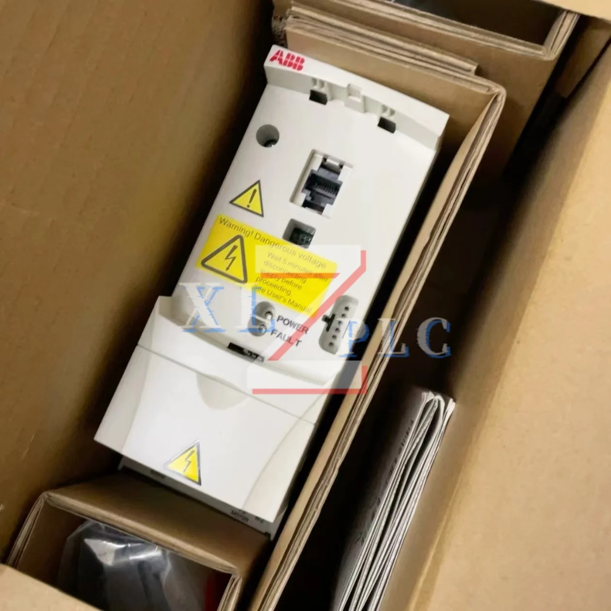 ACS310-03E-13A8-4 ACS310-03E-17A2-4 주파수 변환기 신규 입고