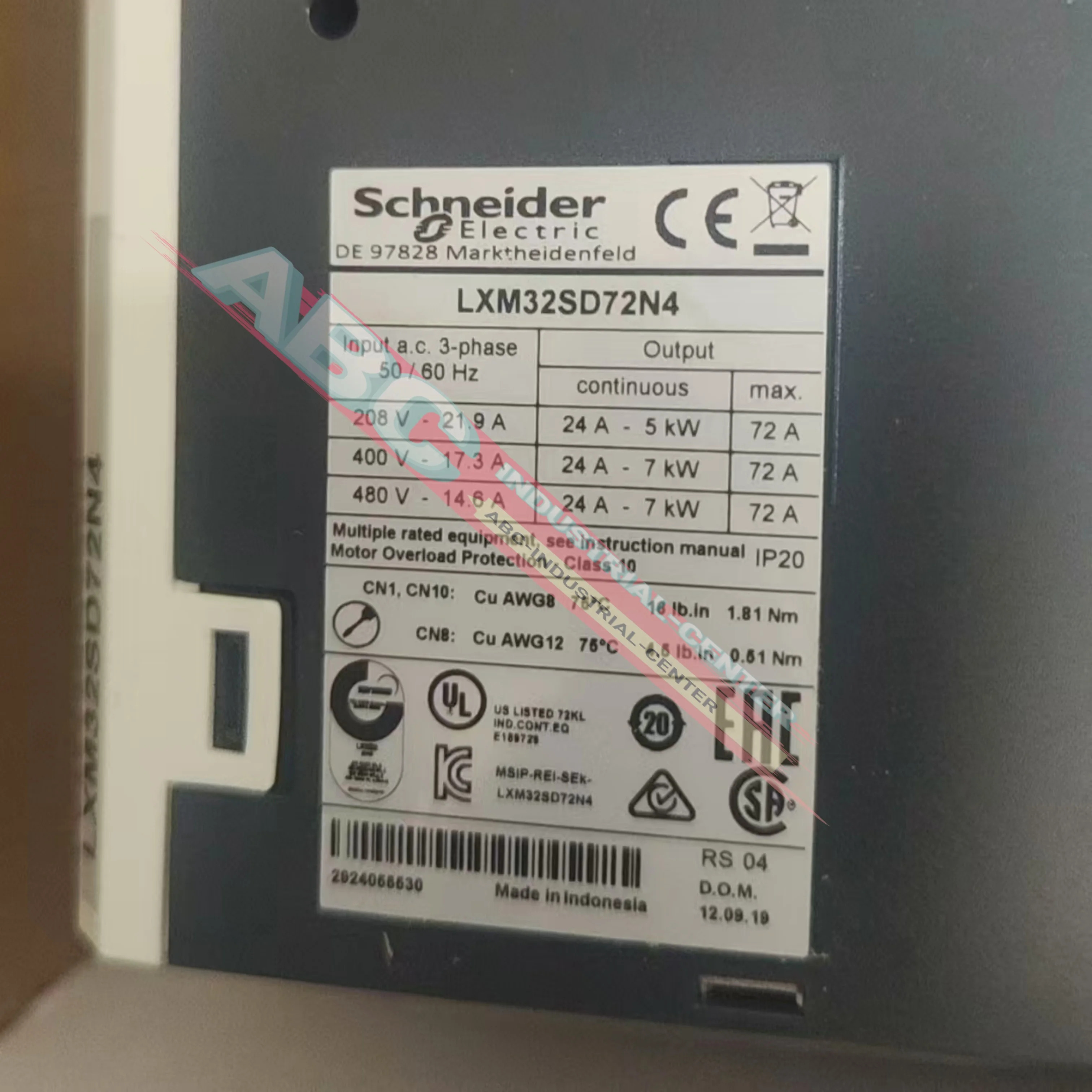 LXM32SD72N4들어 새 서보 드라이브