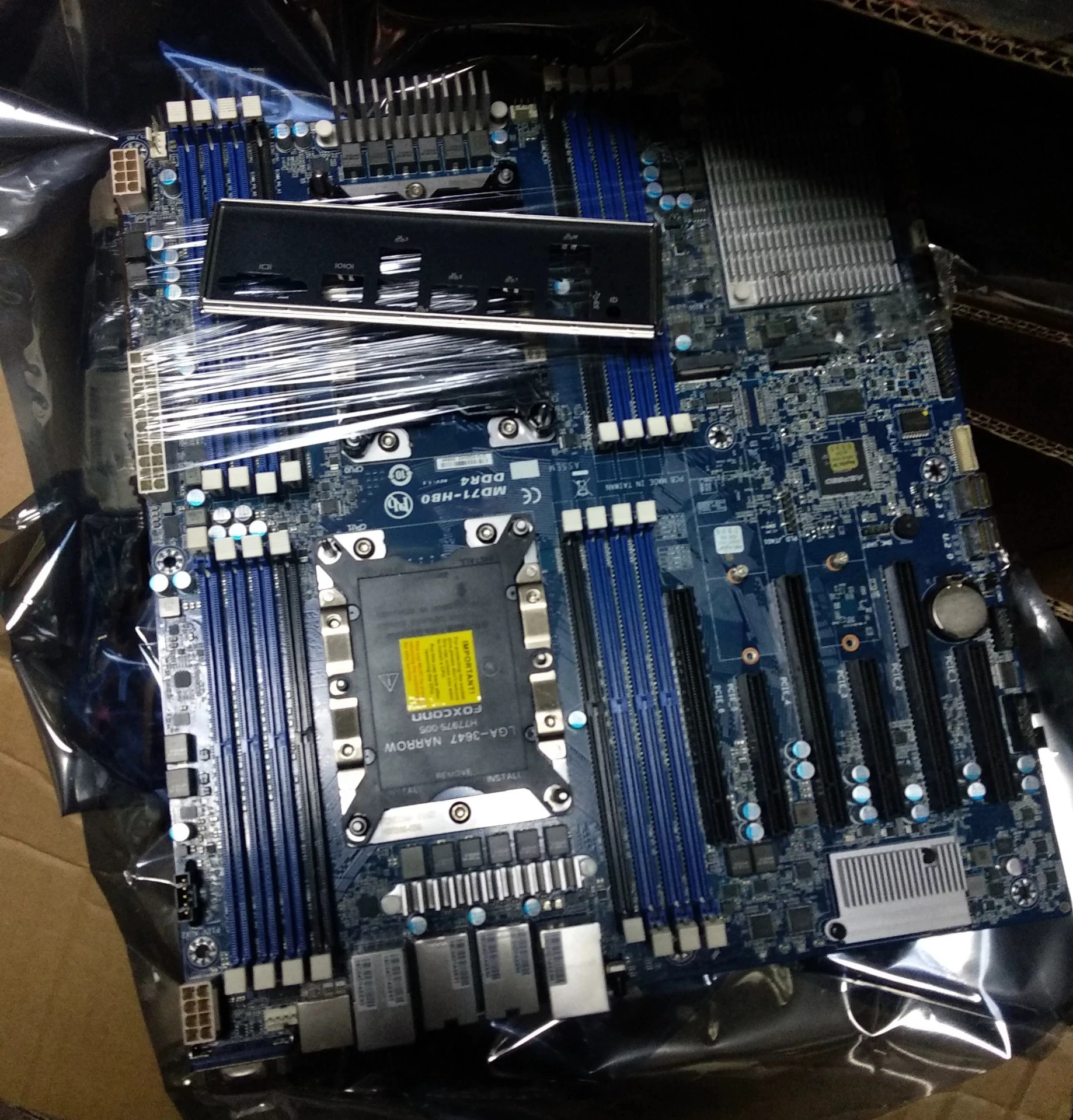 MD71-HB0 듀얼 대/대 Xeon 스케일러블 프로세서 X557-AT2를 통10Gb/s LAN 포트 SlimSAS 마더보드