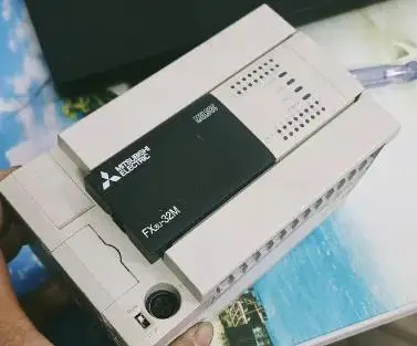 FX3U-32MT/DS 간접 분해입력이 DC 24 볼트 전원공급장치연결