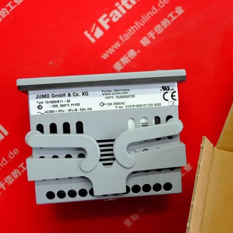Jumo 00555709 온도 컨트롤러 701060/811-02 N M