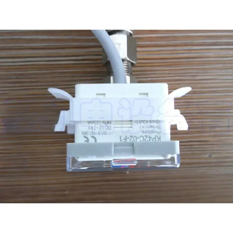진공 저압 디지털 압력 스위치 KP42C-02-F1 새 모델 KP43C-010-F1