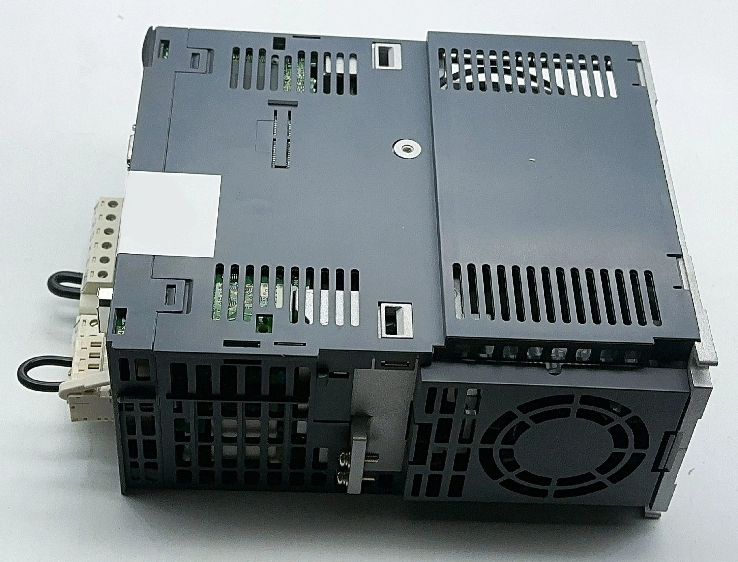 FC-302P2K2T5E20H1XGXXXXSXXXXA0BXCXXXXD0 원본 주파수 변환기 공급