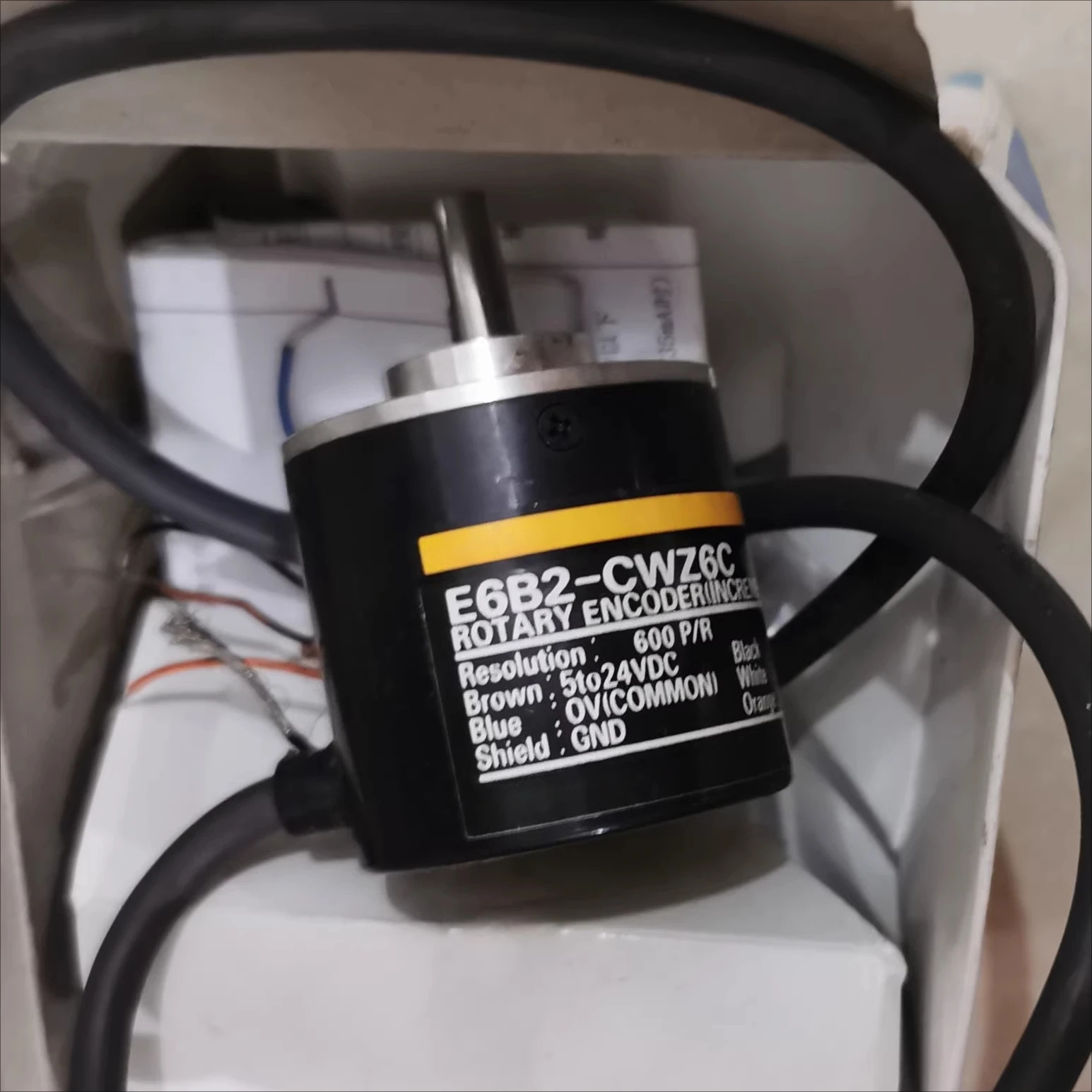 OMRON E6B2-CMZ5B 600P/R 로터리 엔코더새