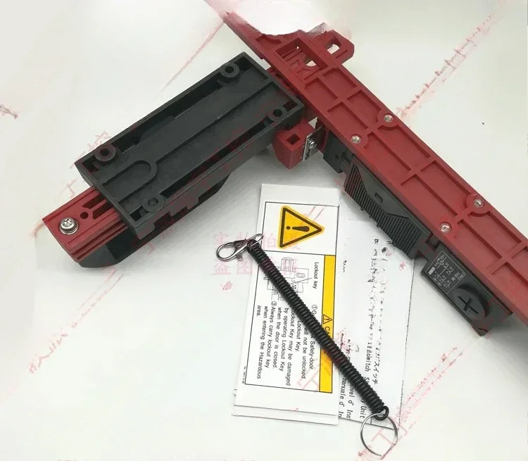 전자기 기계식 안전 도어 스위치 조합 잠금 장치 D4GL-SK10-LK-K2FFA-A 2HFA 2DFG