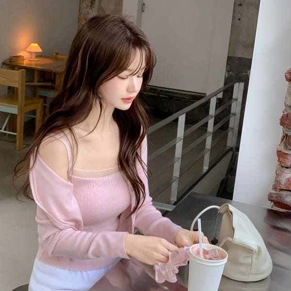 아뜨랑스 트렌드데이 골지 셔링 캡나시 크롭 긴팔 가디건 세트 st3023