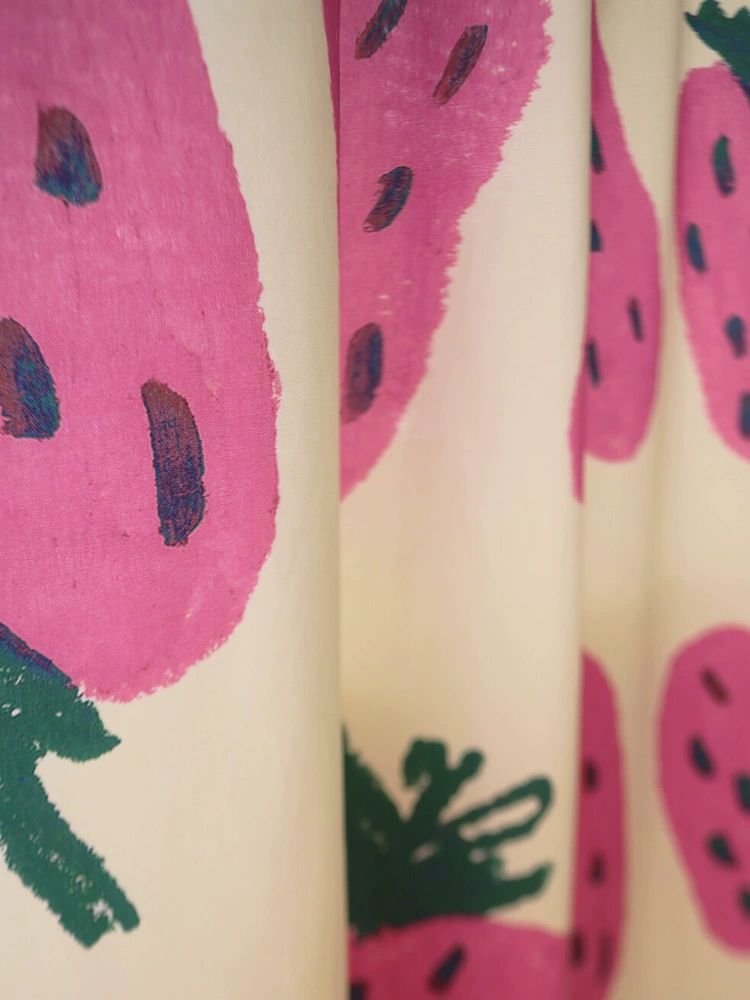 딸기 가림막 커튼 주방 가리개 패브릭 인테리어