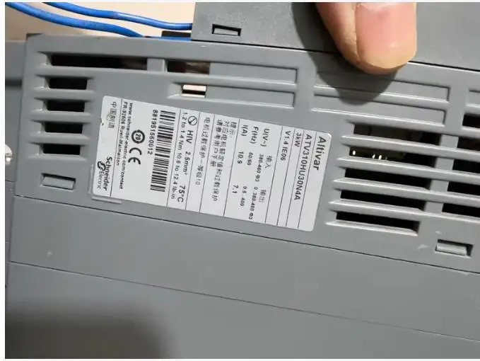 리퍼 해체 기계 ATV310HU30N4A