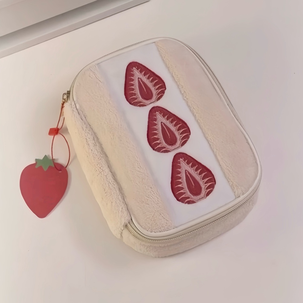 딸기샌드파우치 딸기샌드위치 화장품 푹신한 벨벳 부드러운 털 촉감 식빵 모양 딸기 자수 - 상세 이미지 2