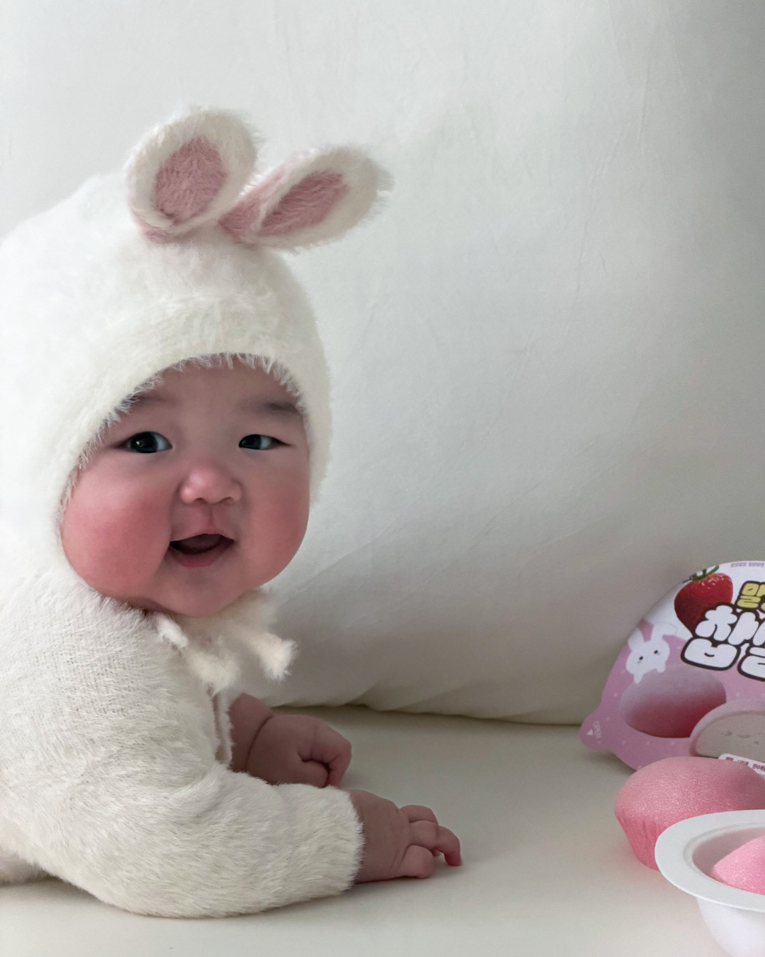 [대여] 50일 셀프촬영 아기 토끼 딸기쫀득모찌 컨셉 포토박스 100일 200일 - 상세 이미지 4