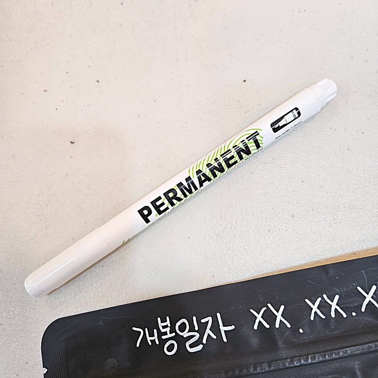 12개 1세트 화이트 컬러 마카펜 유성마카펜 - 상품 이미지