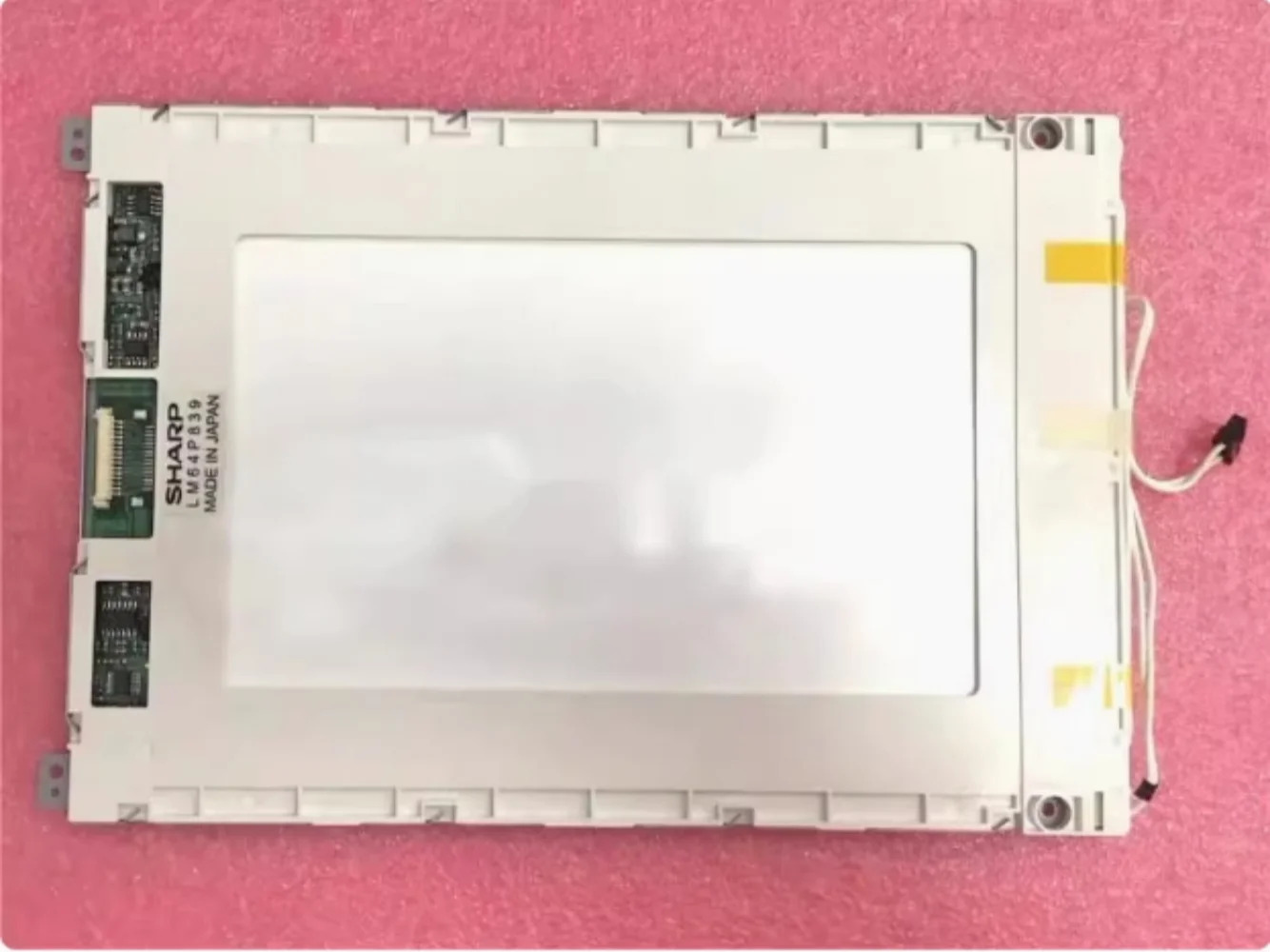 LM64P839 LCD 디스플레이 화면
