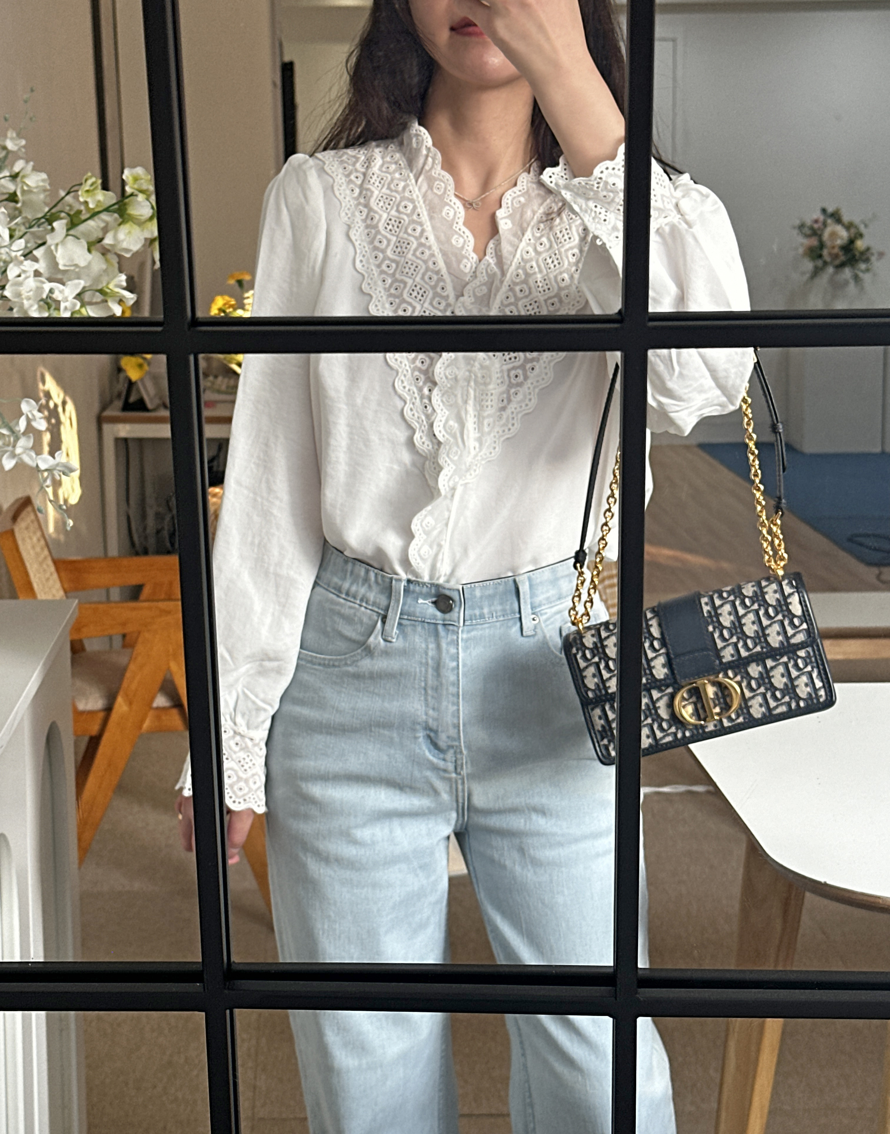 자수펀칭 아일렛 블라우스 여성 화이트 레이스 브이넥 셔츠 하객룩 - 상품 이미지