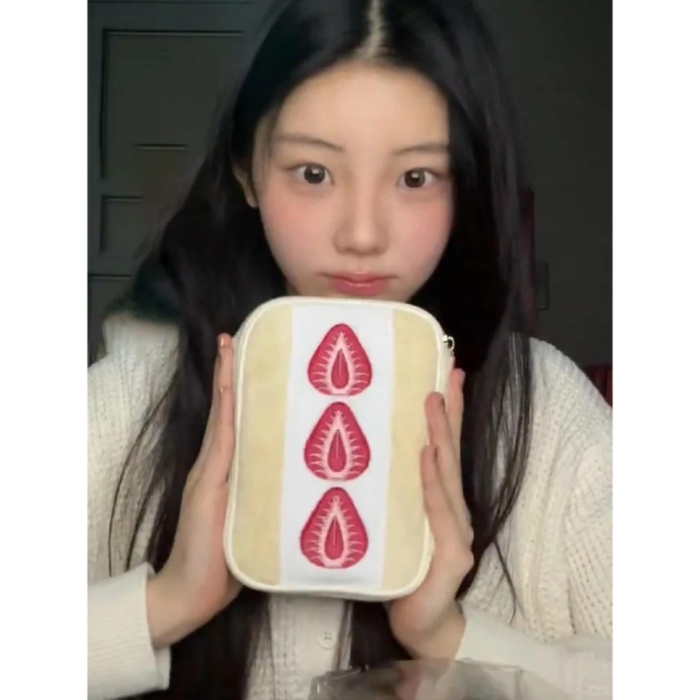 여성용 대용량 휴대용 화장품 수납 가방 스트로베리 메이크업 파우치 - 상품 이미지