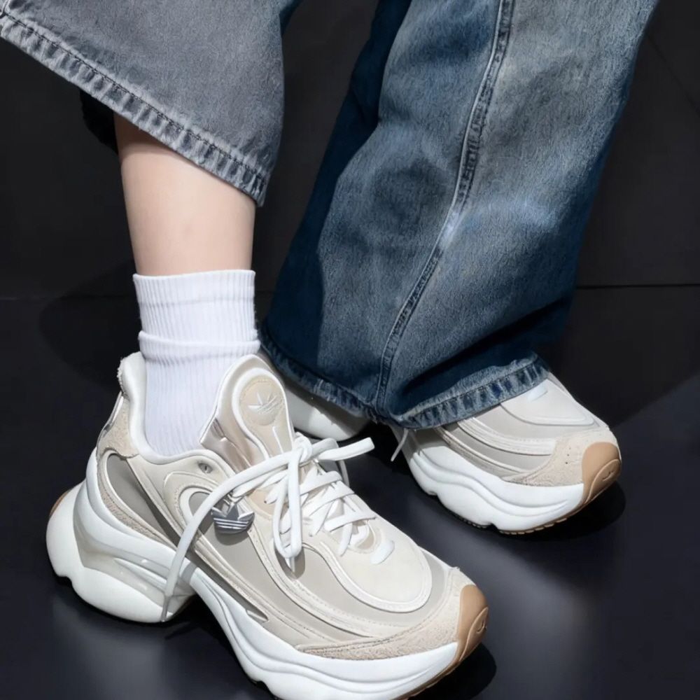 아디다스 오즈베누즈 우먼즈 러닝화 웜 베이지 KI0558 이미지 8