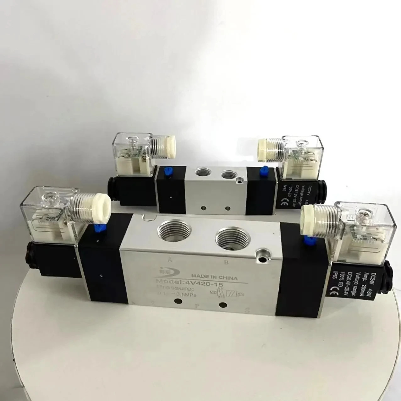 2pcs 2위치 5방향 솔레노이드 밸브 4V320-10 공압 방향 4V420-15 4V220-08 4V120-06