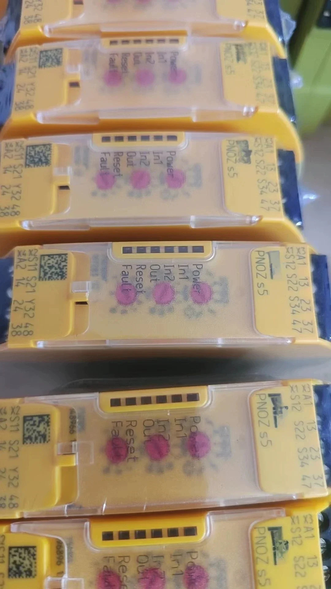 안전 릴레이 PNOZ S5 C 751105 / 750105  S4 751104 750104