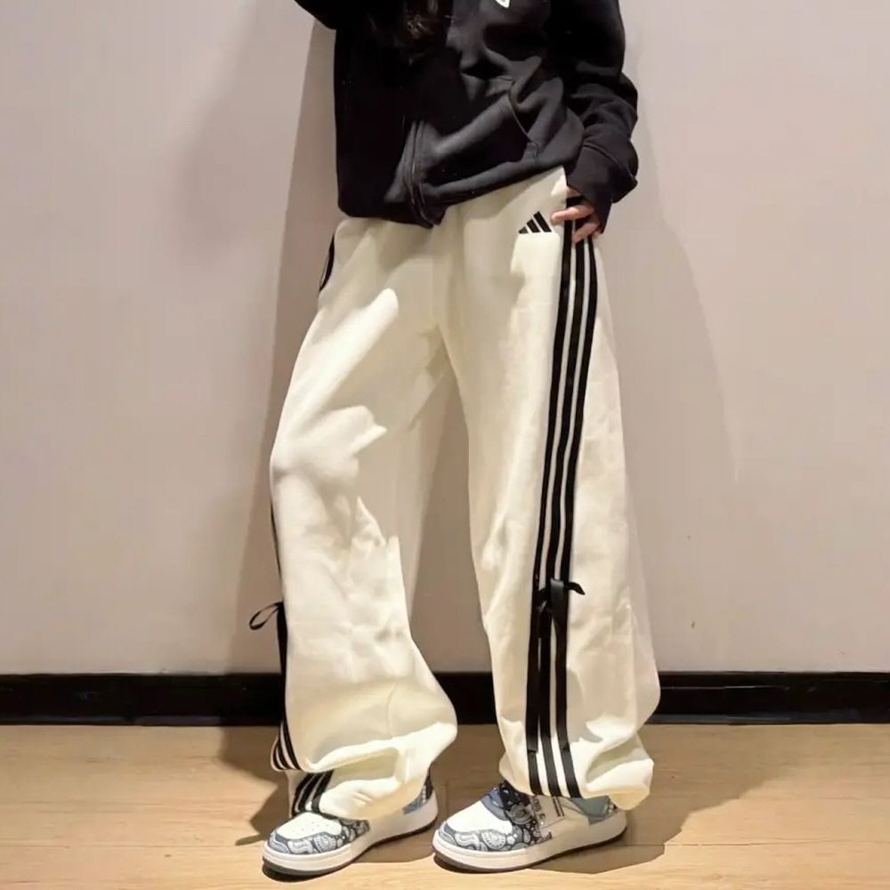 아디다스 여성 삼선 스프라이트 리본 와이드 트랙 팬츠 화이트 KG3857 - 상세 이미지 2