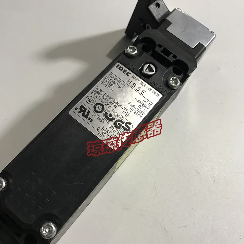 일본 이즈미 전자기 안전 전잠금 스위치 IDEC HS5E-F7Y