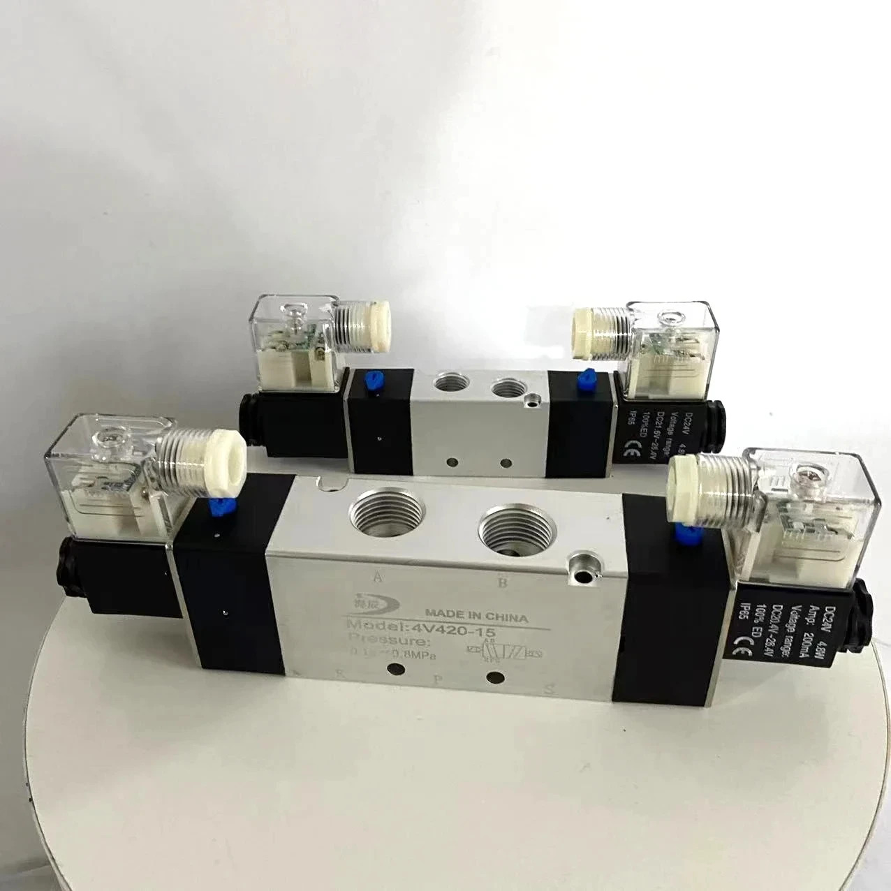 2pcs 2위치 5방향 솔레노이드 밸브 4V320-10 공압 방향 4V420-15 4V220-08 4V120-06