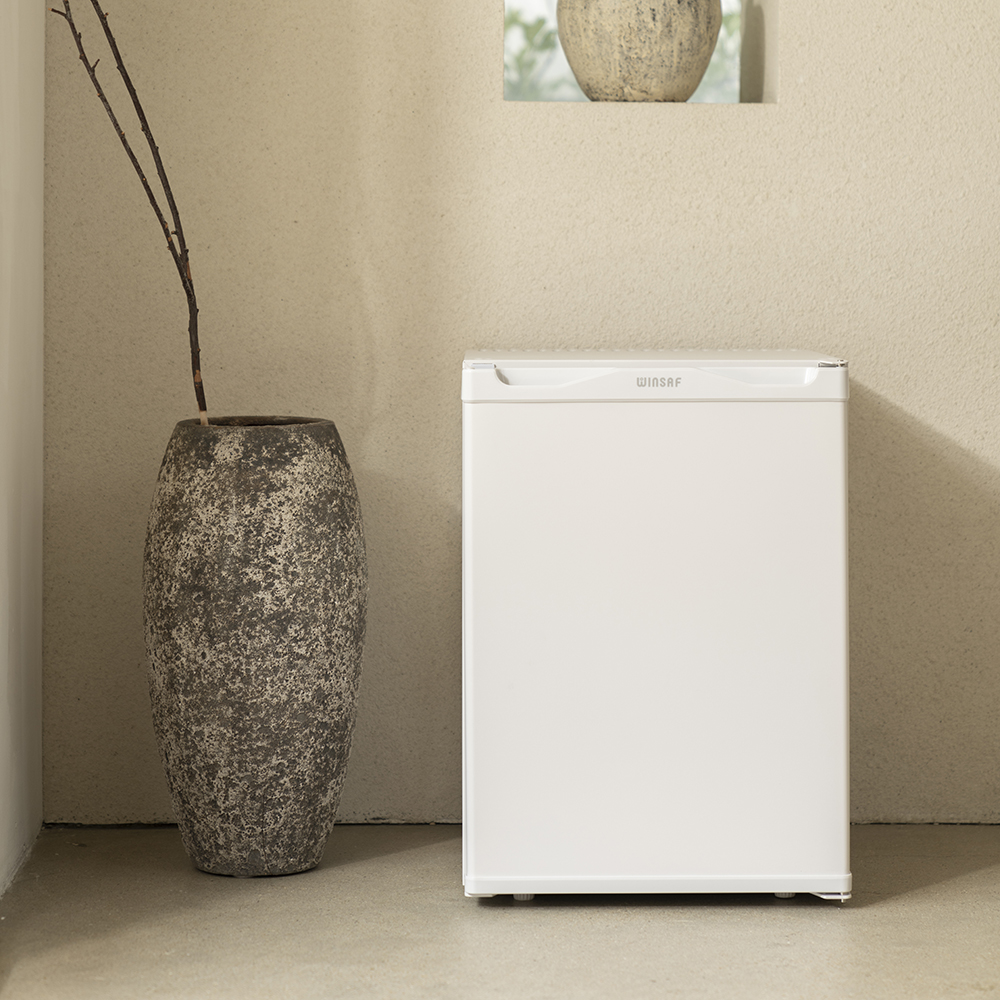 소형 냉장고 40L WC-40BW 무소음 음료 다용도 우측 열림(좌힌지), 화이트 - 상품 이미지