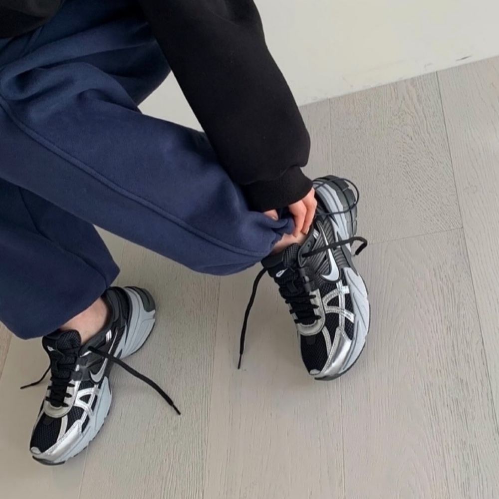 나이키 V2K런 메쉬 에어맥스 블랙 메탈릭 실버 스타일리쉬 빈티지 - 상세 이미지 3