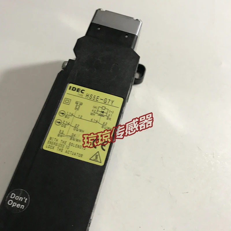일본 이즈미 전자기 안전 전잠금 스위치 IDEC HS5E-F7Y